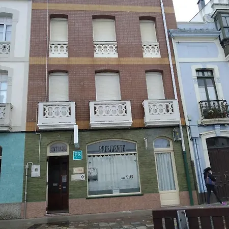 Residencia Presidente ゲストハウス リバデオ