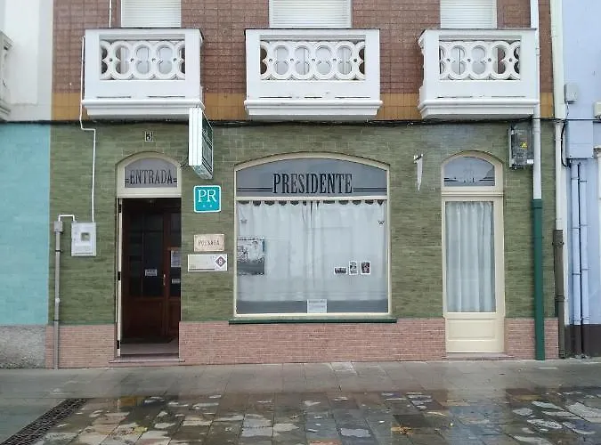 Residencia Presidente Гостевой дом Рибадео